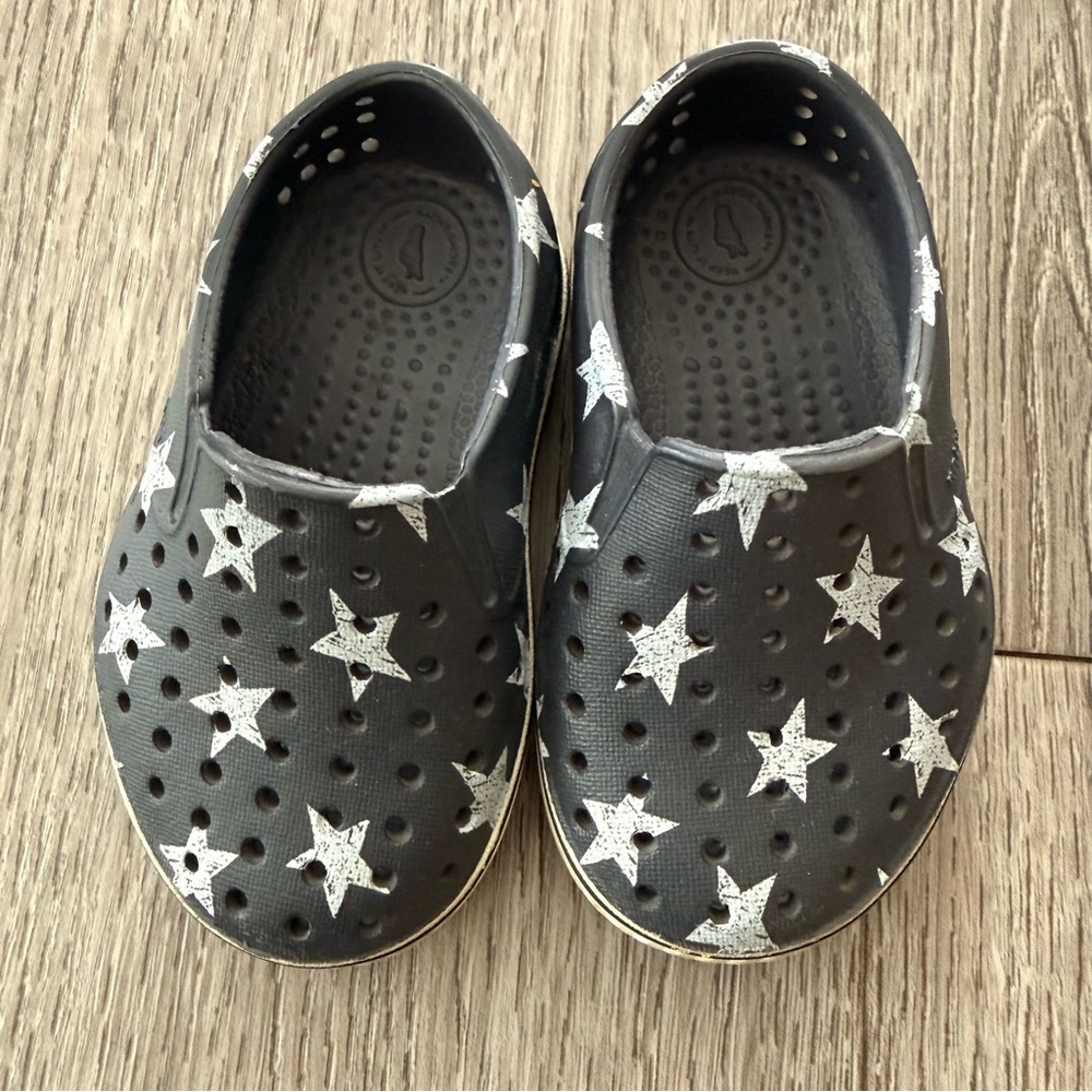 Native toddler beach shoes size C5